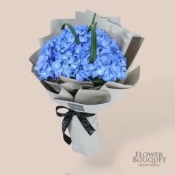 blue hydrangea bouquet